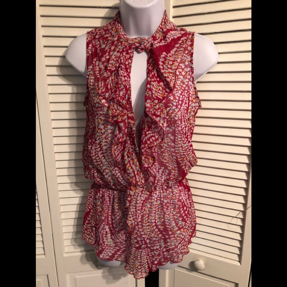 Ruffle keyhole top
